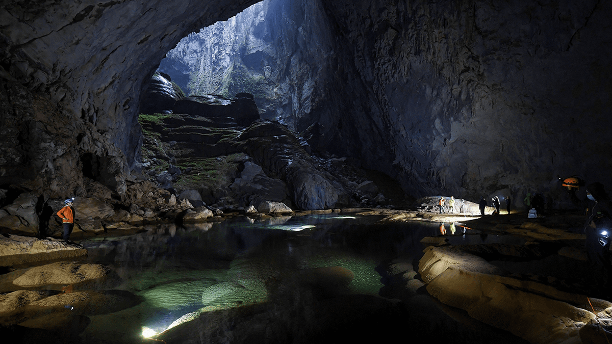 YouTuber mind-blown after exploring Earth's largest cave with its own ...