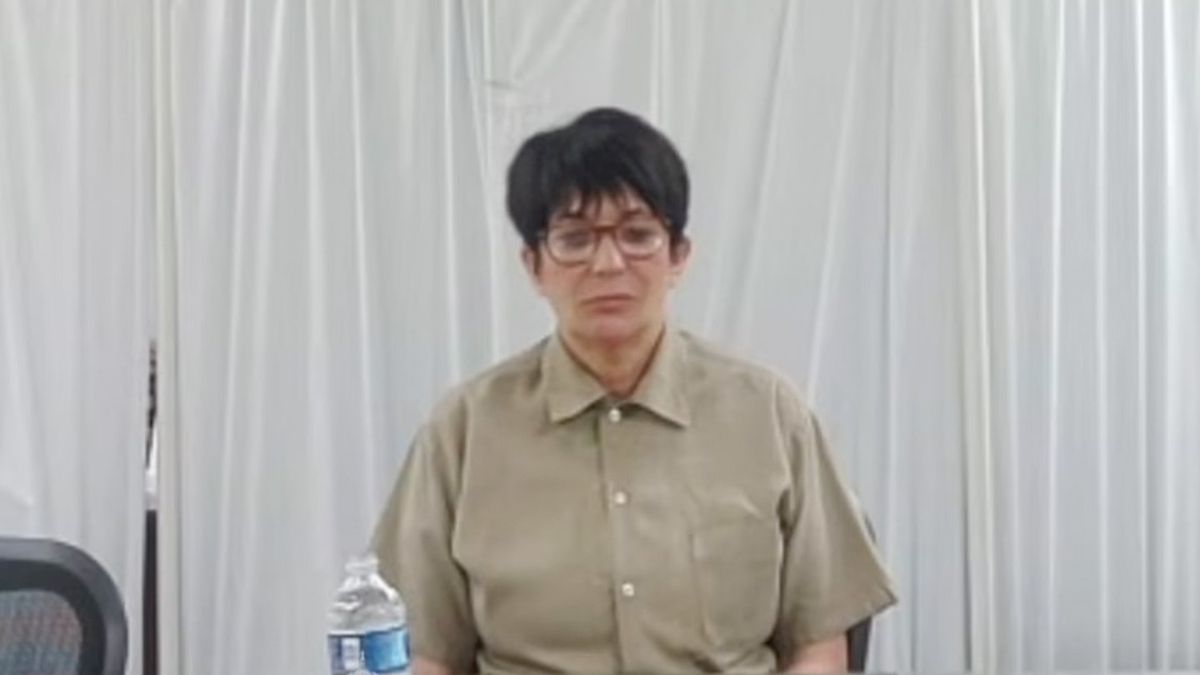 Jaw-dropping moment Ghislaine Maxwell refuses to answer question during ...