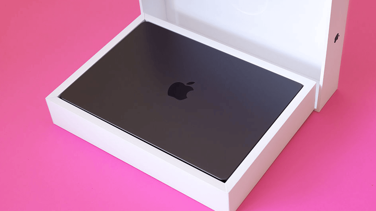 Tech founder successfully finances his MacBook by selling ad space on the back