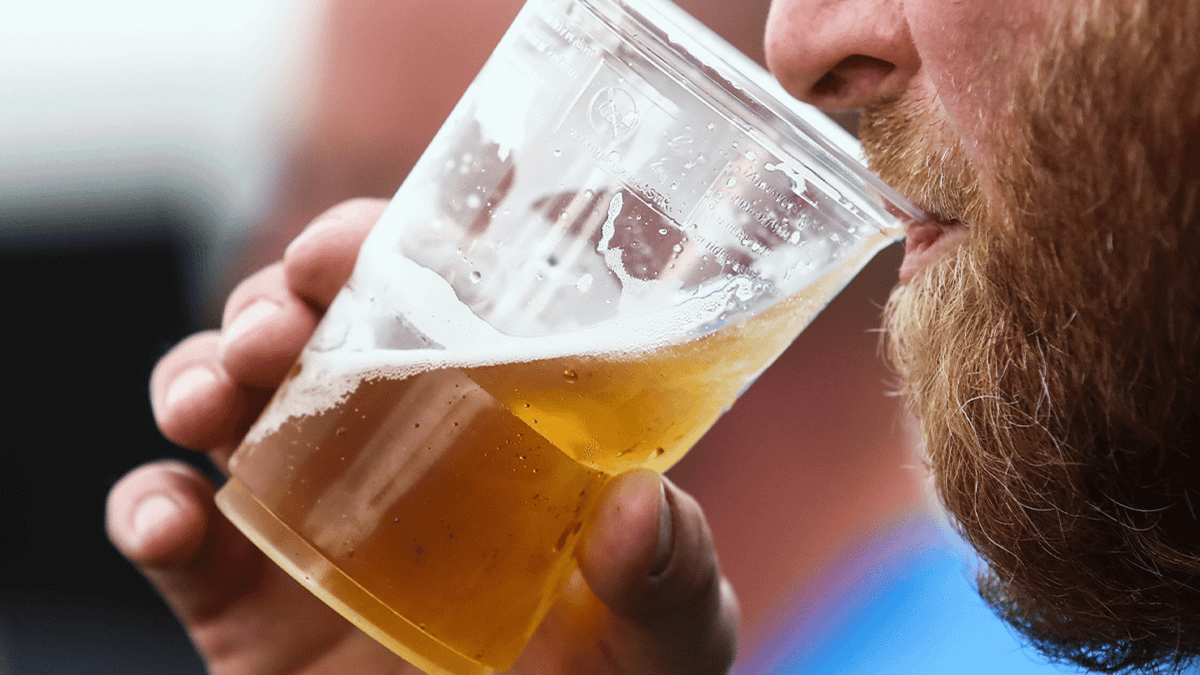 Doctor warns against 'zebra striping' drinking trend that's supposed to avoid brutal hangovers