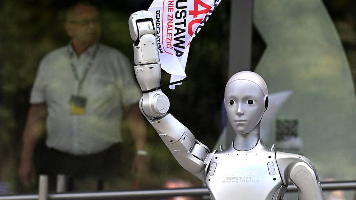 Humanoid robots gather together to protest AI in bizarre world first