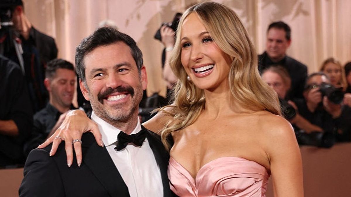 Nikki Glaser explains why she allows boyfriend to sleep with other women