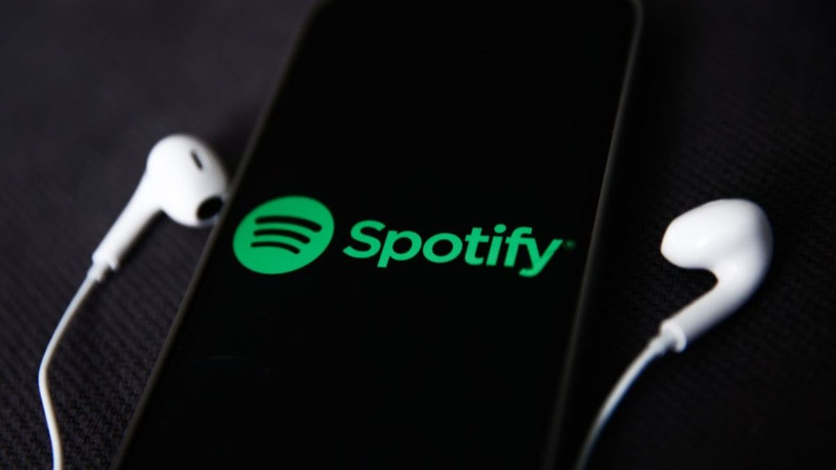 Spotify cracking down on users sharing family plan who don't live in ...
