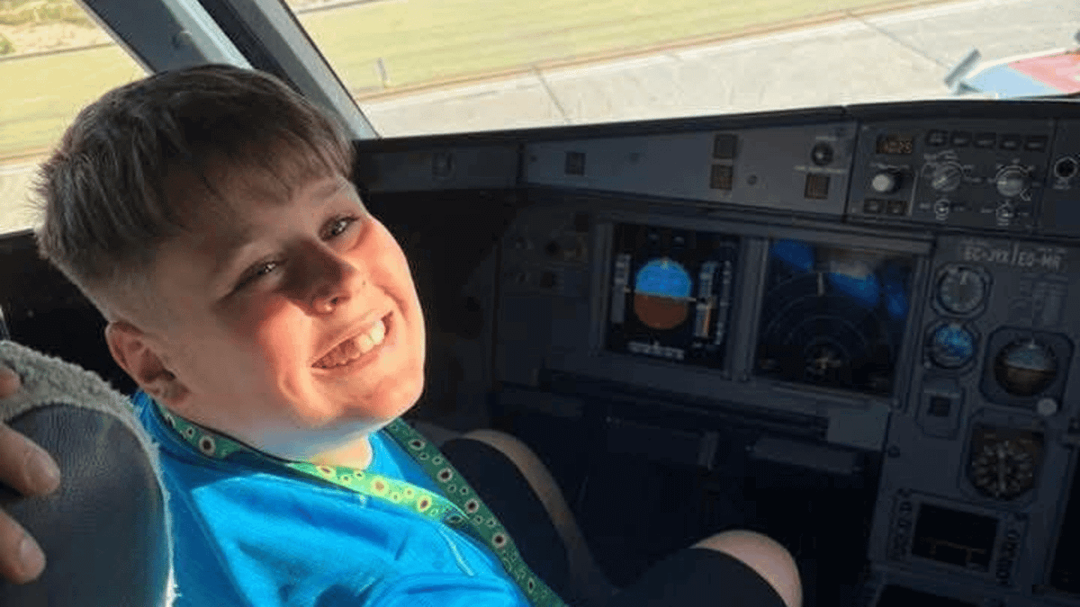 Boy, 13, with Tourette's marched out of airport and refused flight for ‘bomb’ comment