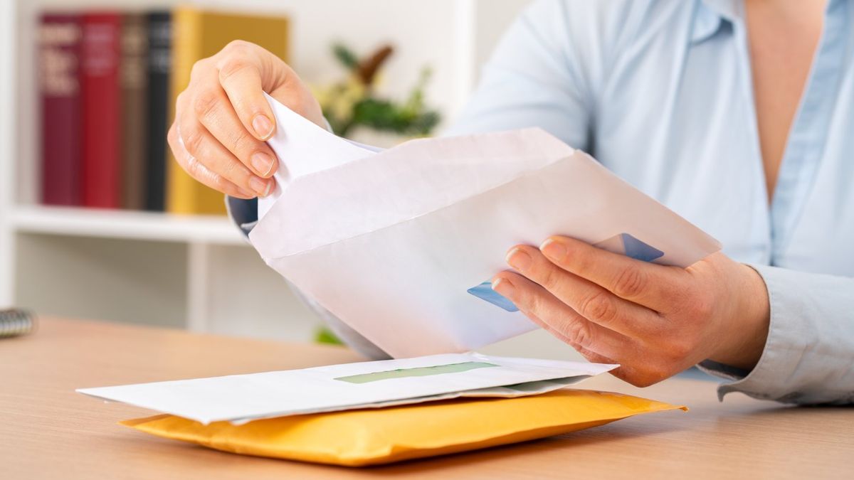 300,000 Brits working from home issued warning after major benefit cut