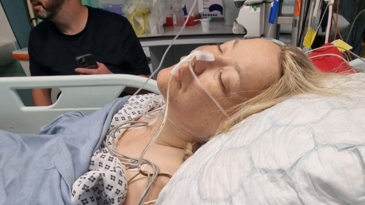 Woman had nine organs removed in 'mother of all surgeries' after misdiagnosis