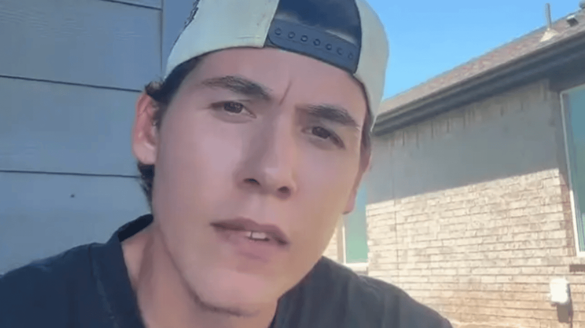 Dad makes plea for 'change' as man called police on him for taking daughters to women's toilet