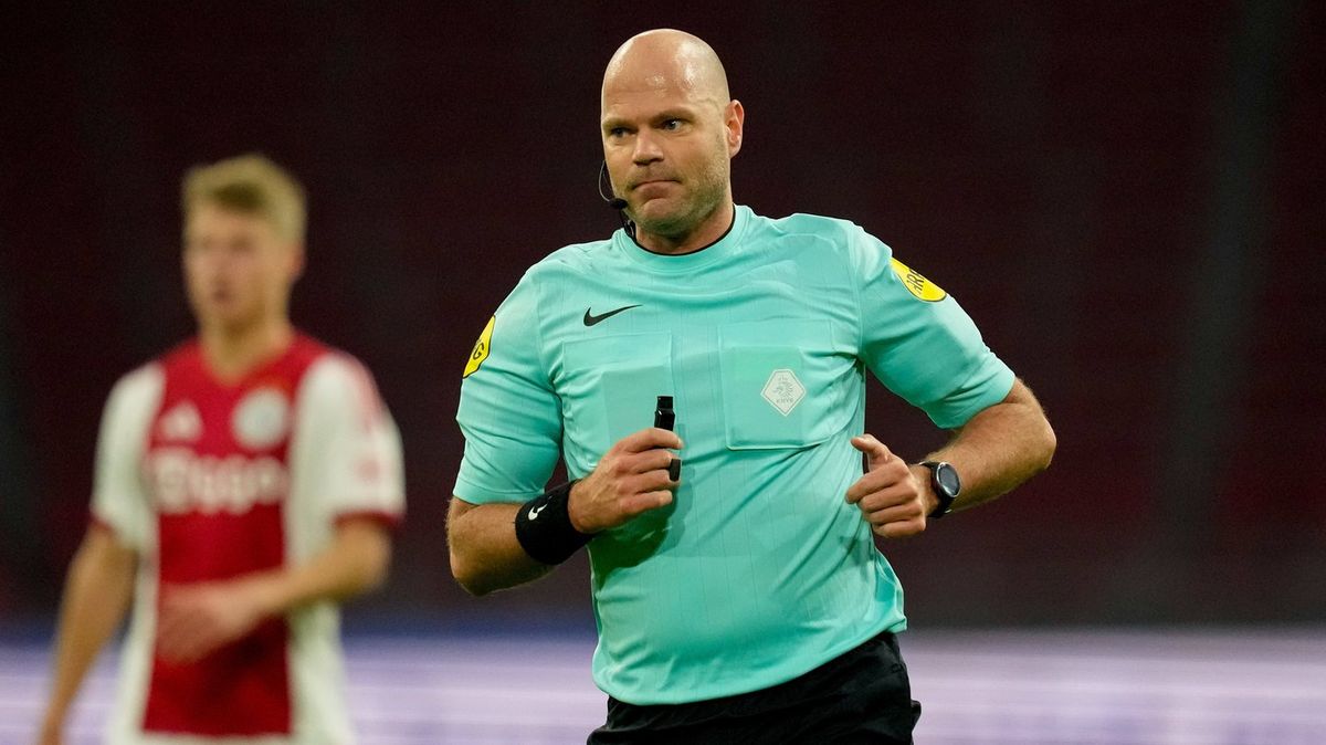 Dutch referee Rob Dieperink dies just weeks after being dropped from World Cup