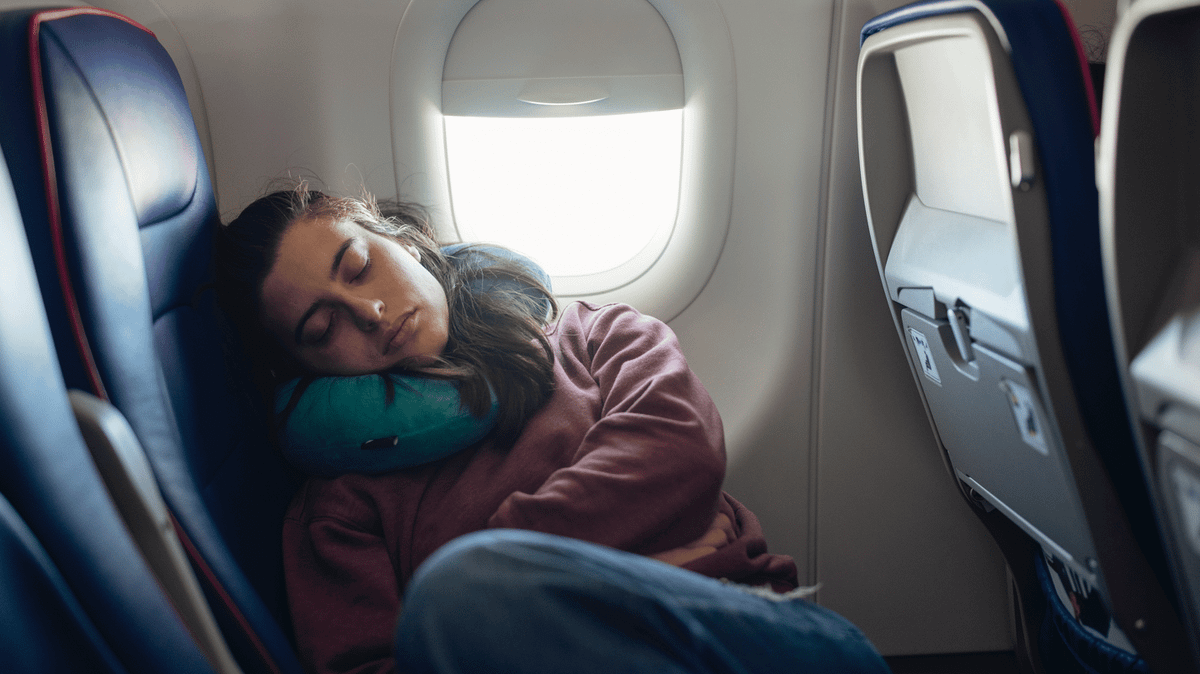 Travel experts warn against social media 'pillowcase hack' after passenger banned from flight