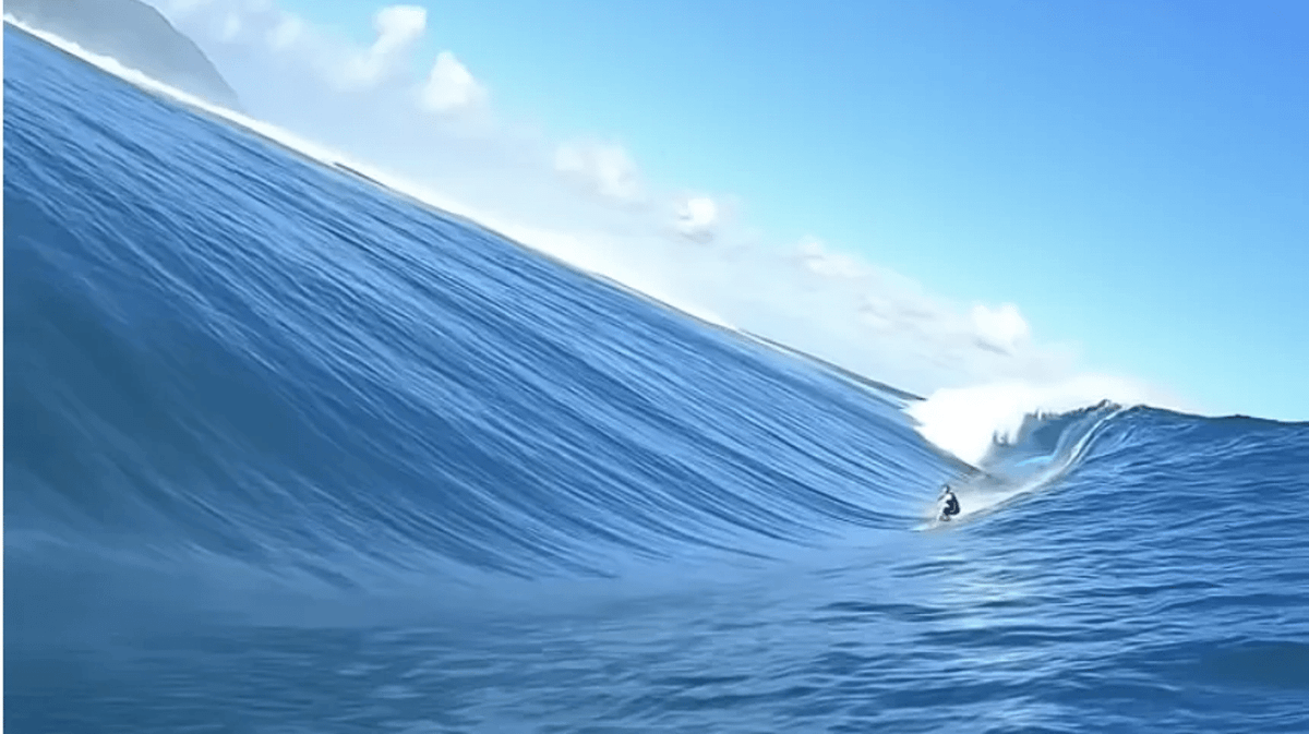 Man's terrifying GoPro footage records moment ocean 'folded over' on ...