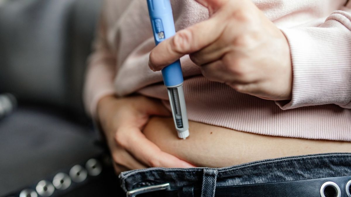 Doctors warn against 'most powerful weight-loss jab ever as users exploit legal loophole