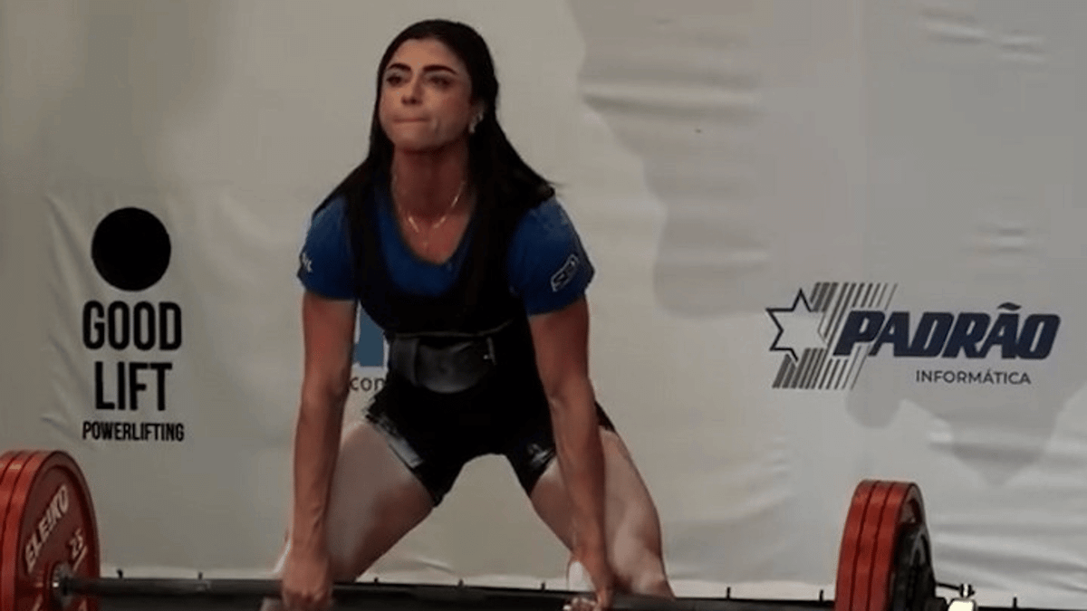 Professional weightlifter who wet herself in the middle of competition defiantly breaks silence after video sparks backlash