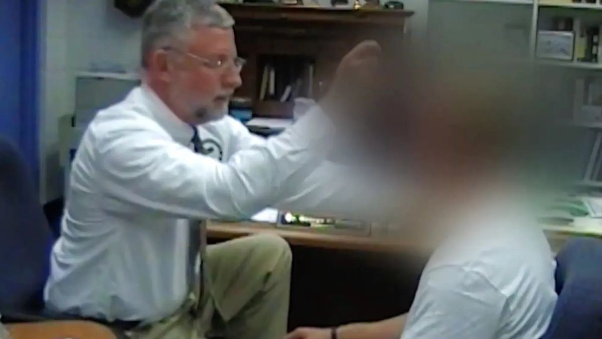 Three students died after being hypnotised by teacher