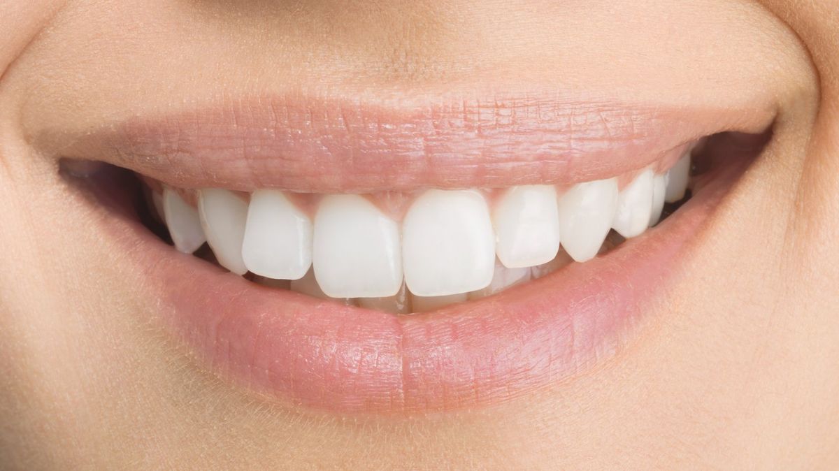 Doctor sends stark warning to anybody with missing teeth as he issues 'when to get help' advice