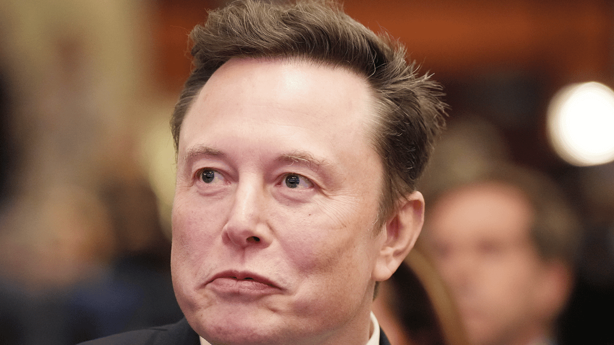 Intelligence officer issues severe warning after Elon Musk tells people to upload their medical information to AI platform