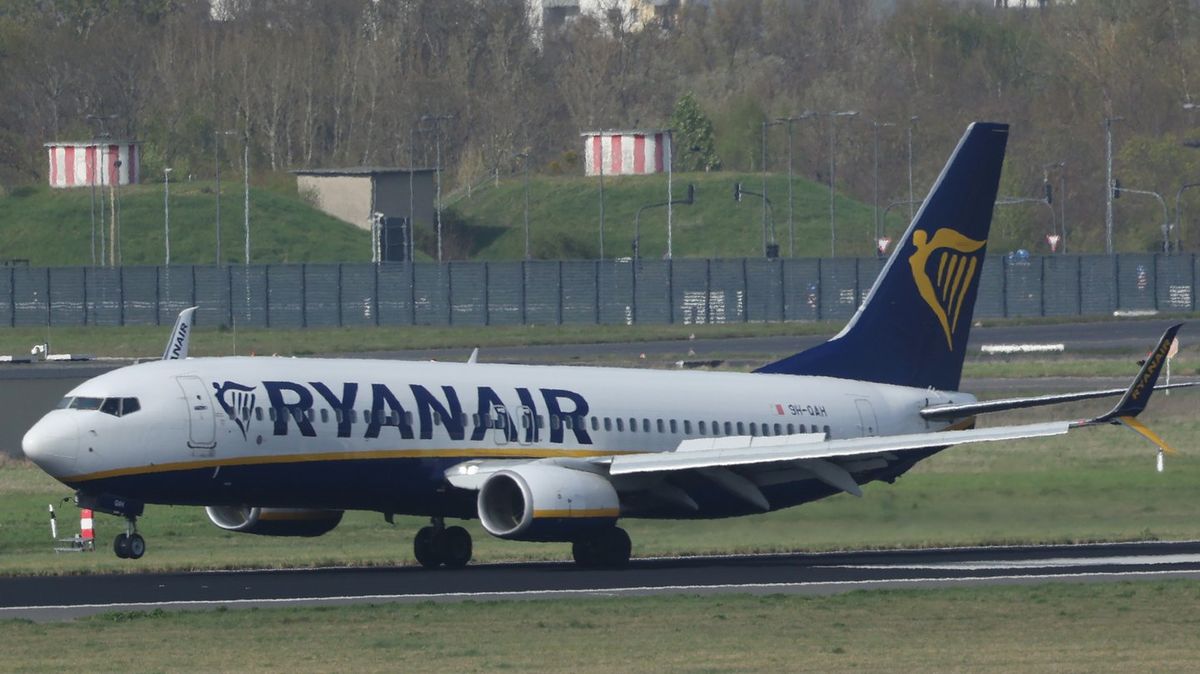 Ryanair cuts 700,000 seats, closes Thessaloniki base