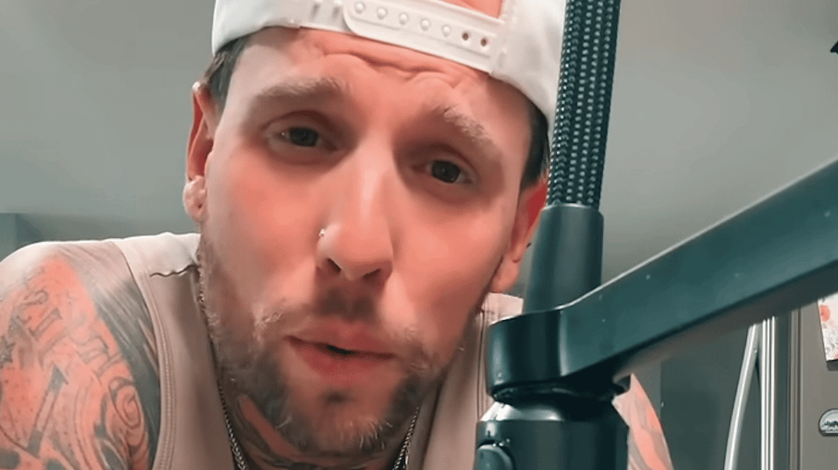 Alcoholic says there are three signs that suggest you might be one too