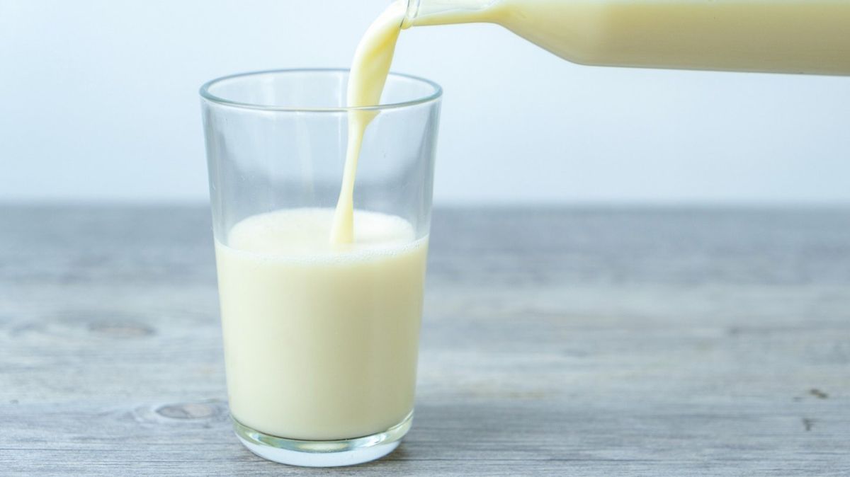 Doctor explains why everyone should be drinking milk in heatwave as temperatures soar above 30 degrees