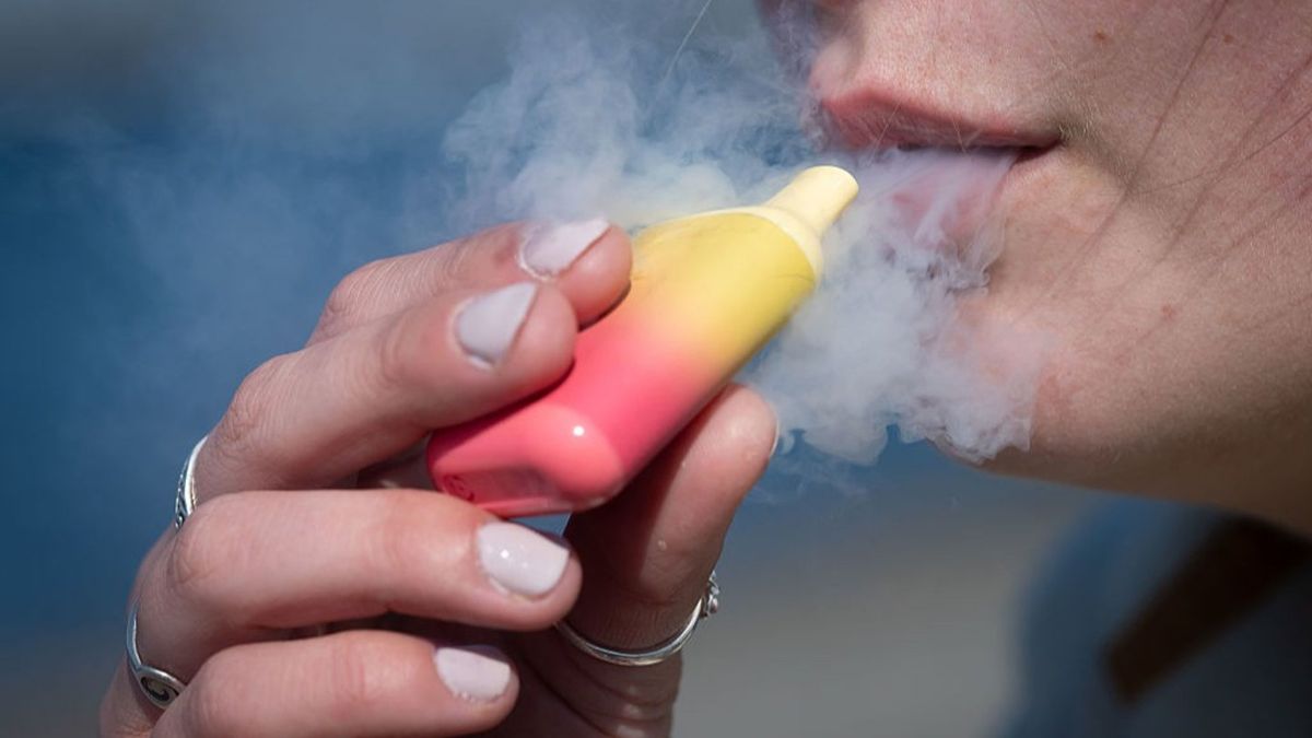 Study finds using vapes could have horrific consequence for people who used to smoke Study finds using vapes could have horrific consequence for people who used to smoke