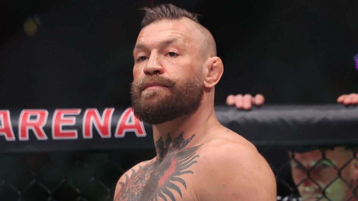 Conor McGregor forced to retire from fight seconds into comeback against Max Holloway
