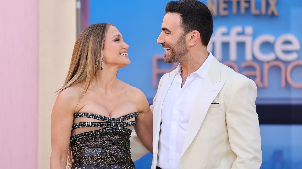 Jennifer Lopez hits back at Savannah Guthrie over dating rumours in awkward exchange