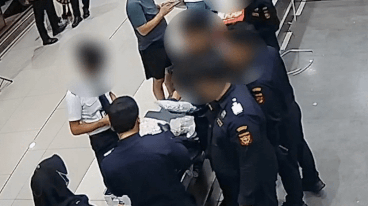 Airline pilot caught smuggling 70,000 ecstasy pills 'likely' on drugs while flying