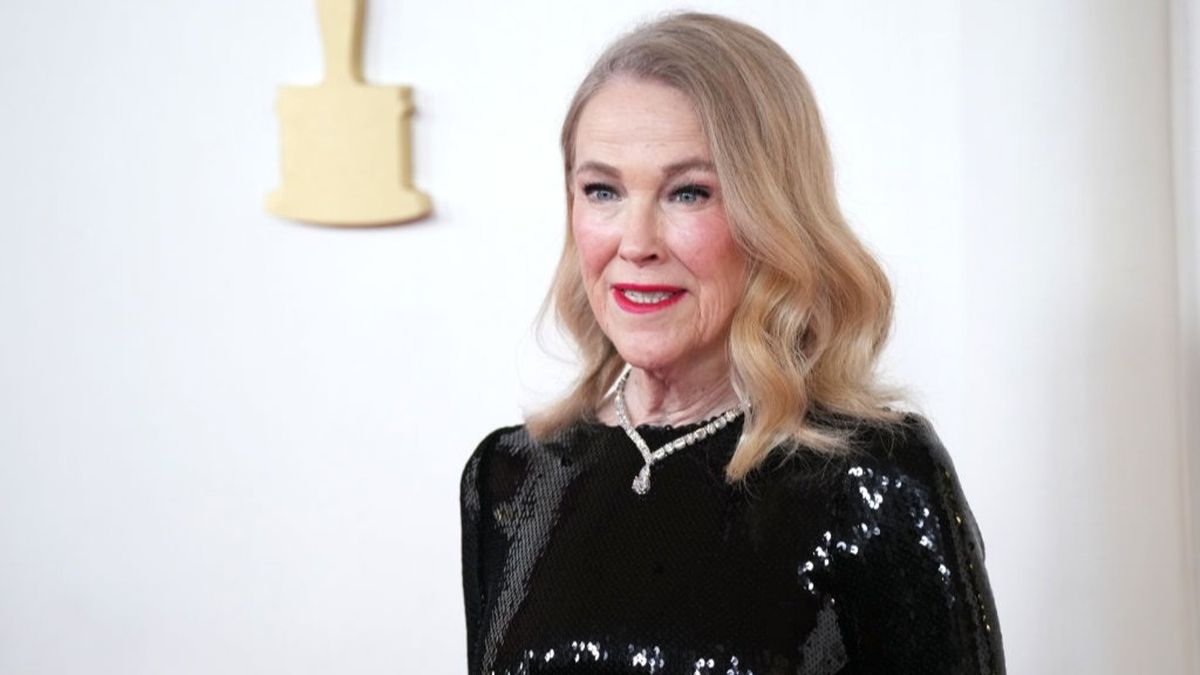 does catherine o hara smoke cigarettes Catherine O'Hara rushed to hospital in 'serious' condition hours before  death aged 71