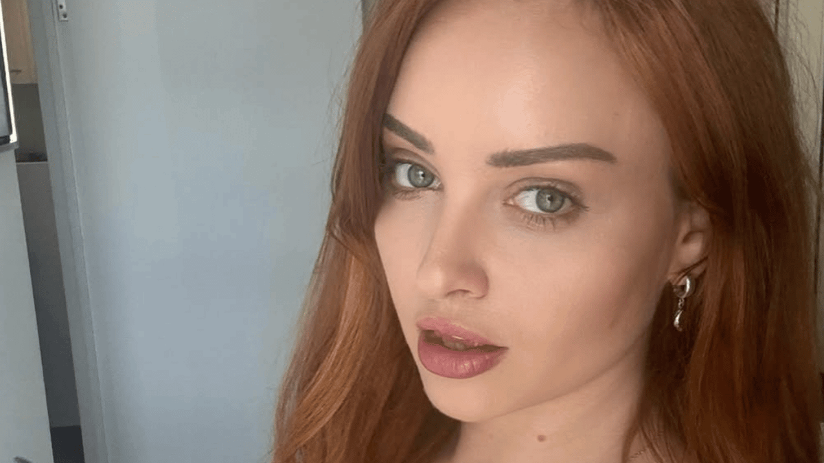 Professional escort says men should ‘seek help’ over health issue she constantly sees - LADbible