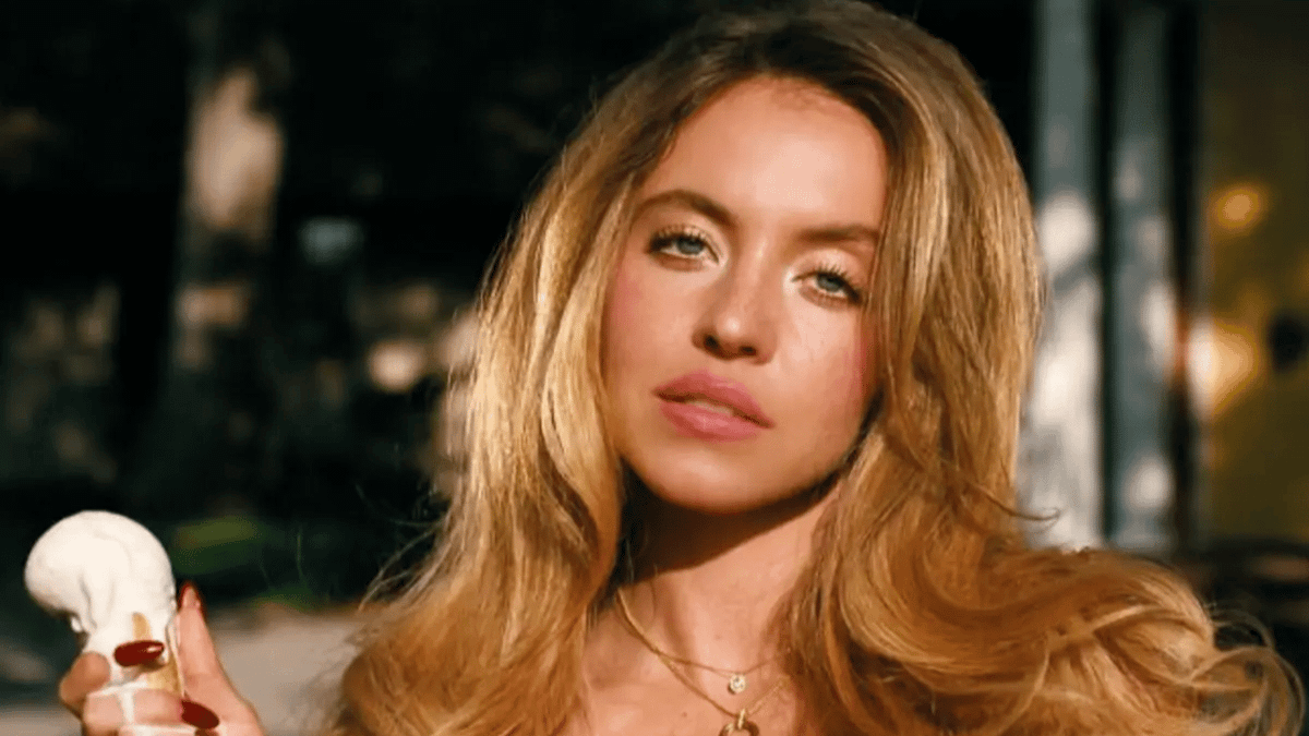 Popular sploshing Bedroom Trend Explained As Sydney Sweeney Does It Popular sploshing Bedroom Trend Explained As Sydney Sweeney Does It