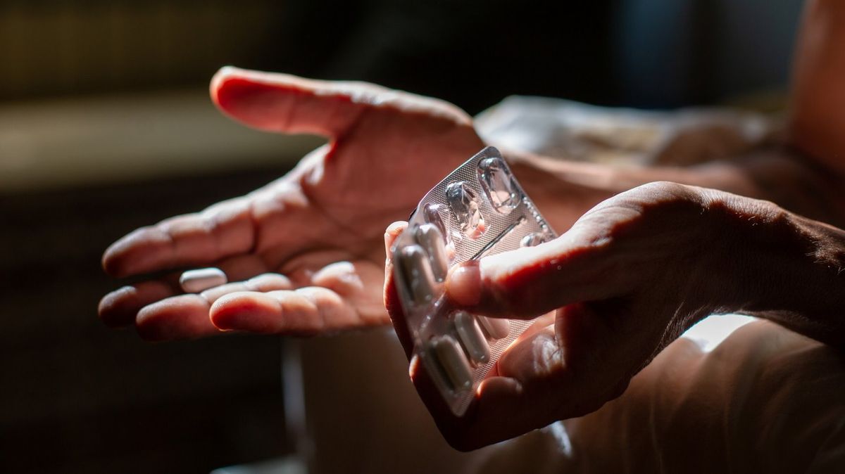 Millions of Brits taking painkillers issued serious warning in new study