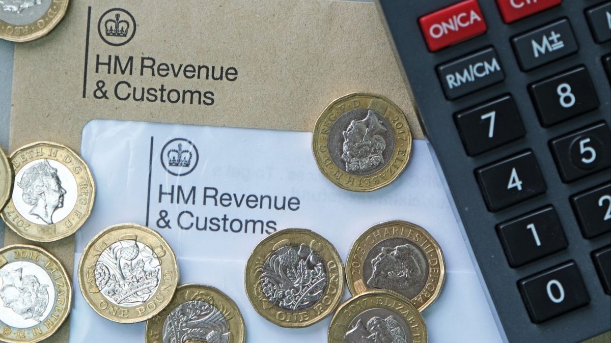 HMRC issuing thousands of refunds after student loan repayment glitch