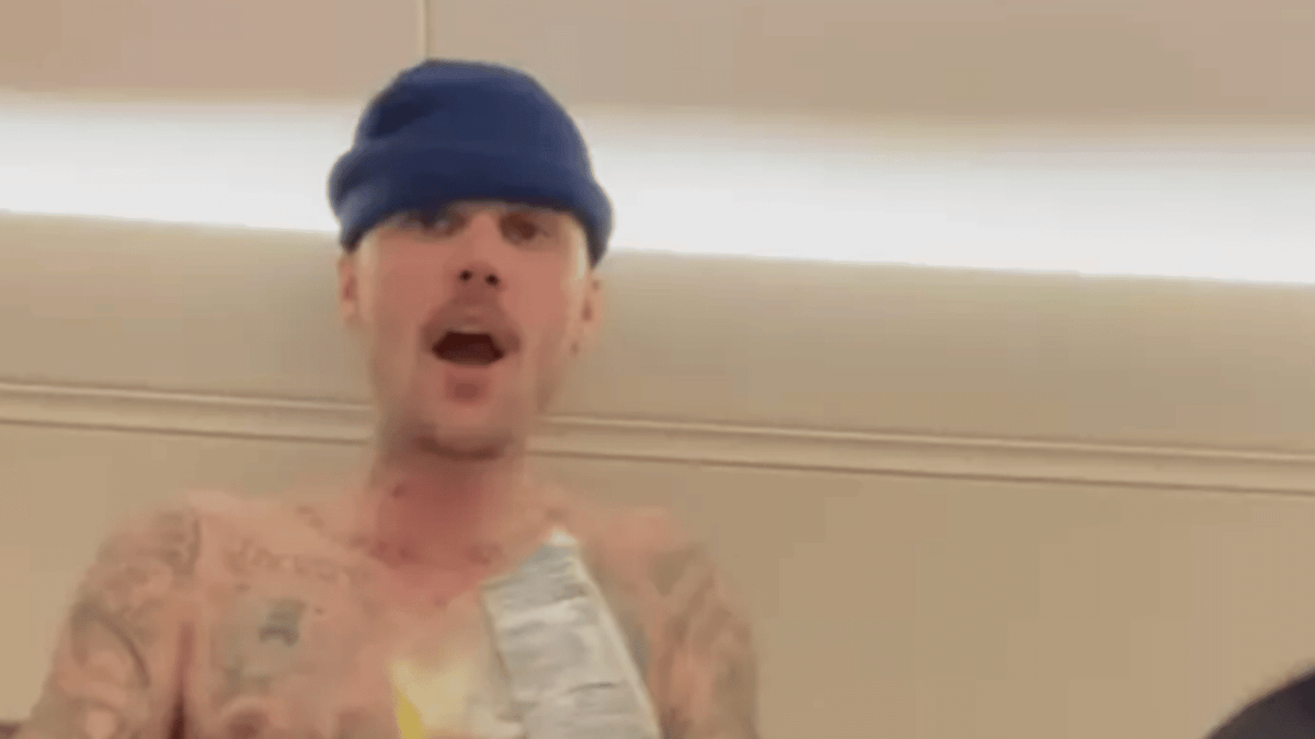 elfbar nachfüll pod läuft aus Justin Bieber sparked outrage after fans spotted 'unsafe' detail in photo  with baby son main image 1