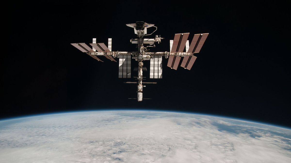 NASA preparing astronauts for ISS evacuation to shelter after air leak discovered