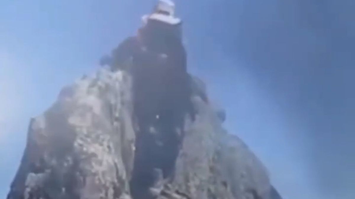 Harrowing final moments before hiker falls 500ft to death after posing ...
