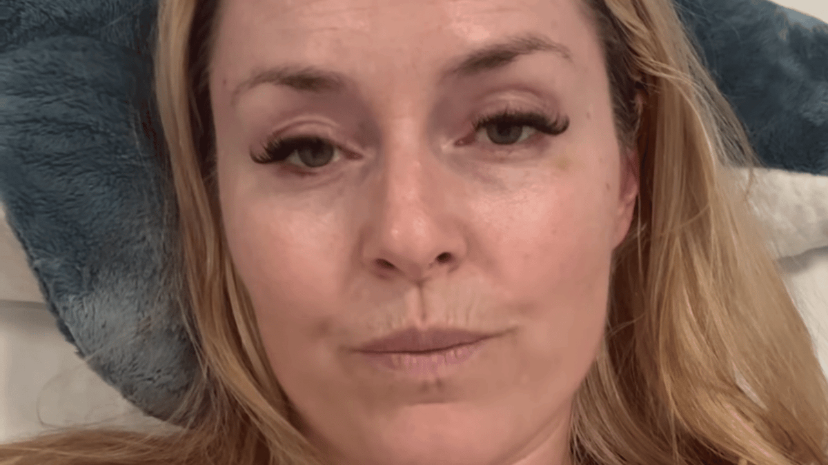 Lindsey Vonn shares emotional health update from hospital bed after surgeon speaks out