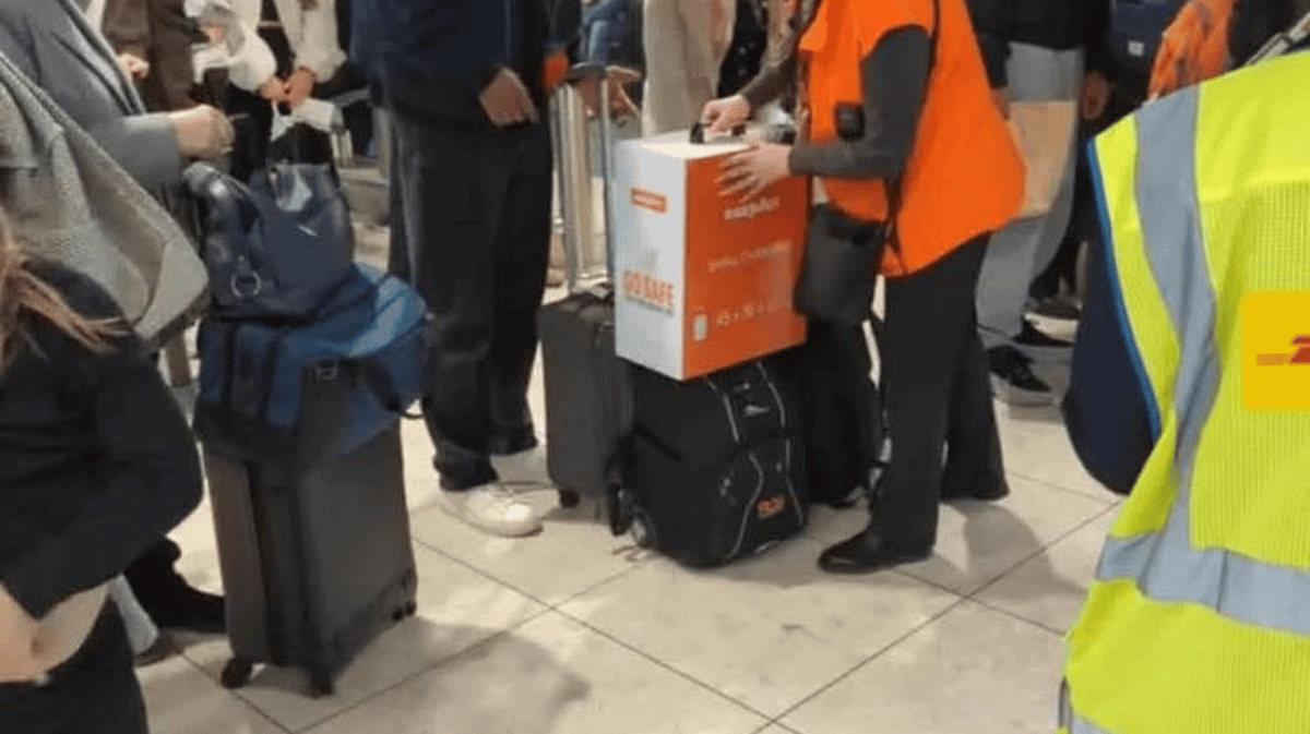EasyJet passengers 'set up to fail' by 'disappointing' hand luggage check