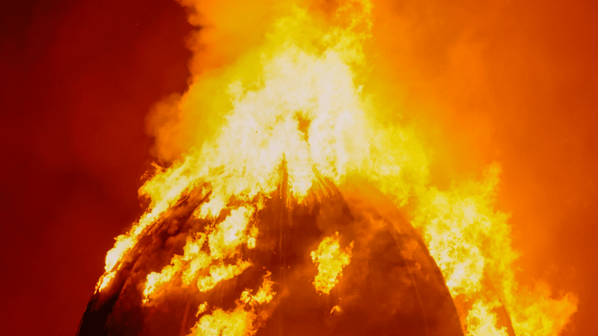 Huge vape shop blaze collapses building and closes one of UK's busiest train stations