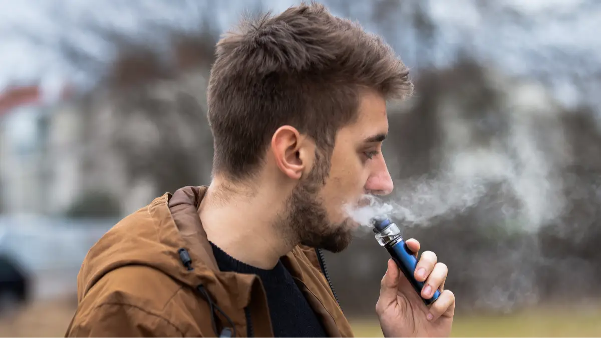 Dentist shares three common signs your vaping habit is damaging your teeth