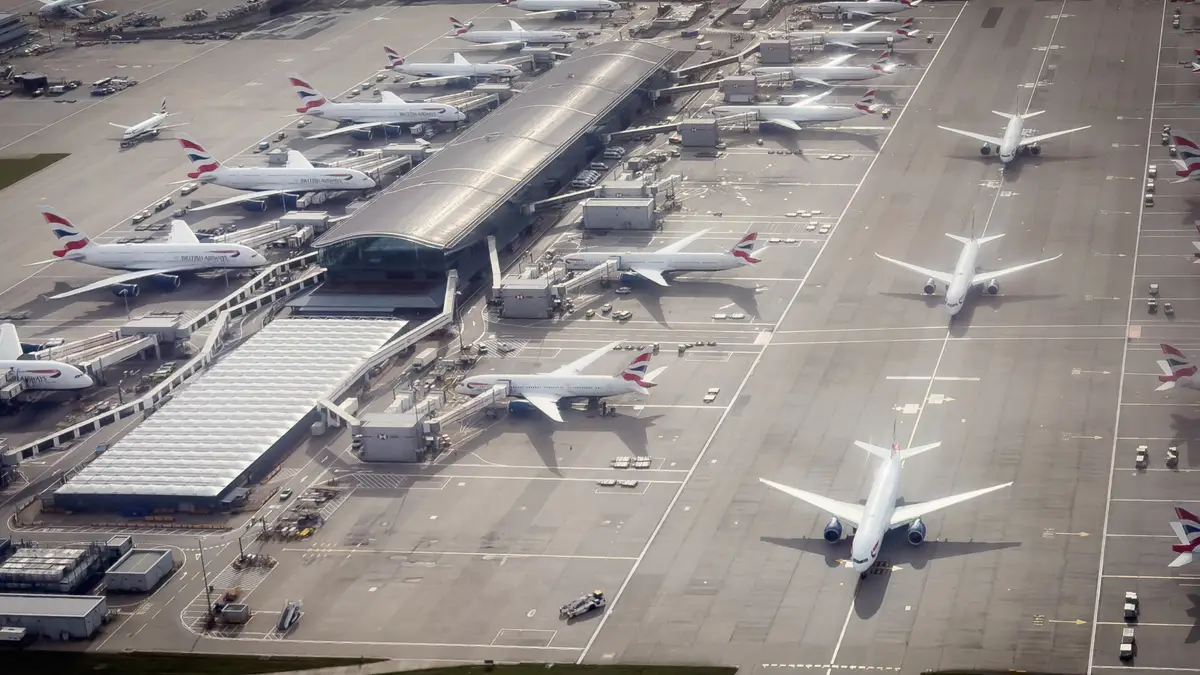 ladbible.com - Joe Harker - Airlines will be forced to cancel flights due to fuel shortages, Government says