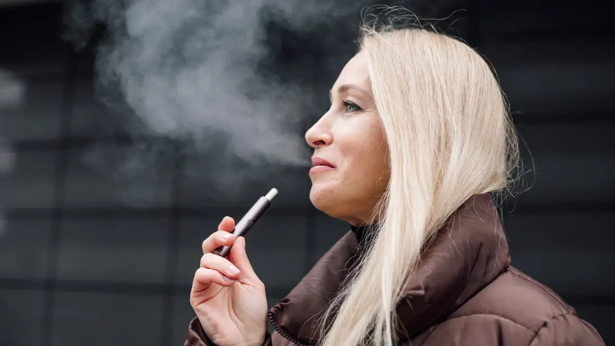 Horrifying video shows the insane comparison of smoking cigarettes and vapes