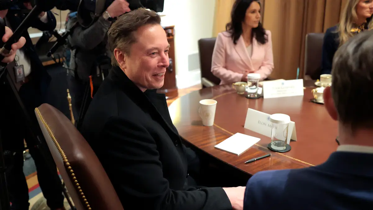Photo Of Elon Musk At Cabinet Meeting Goes Viral After People Spot What’s Written On His Notepad