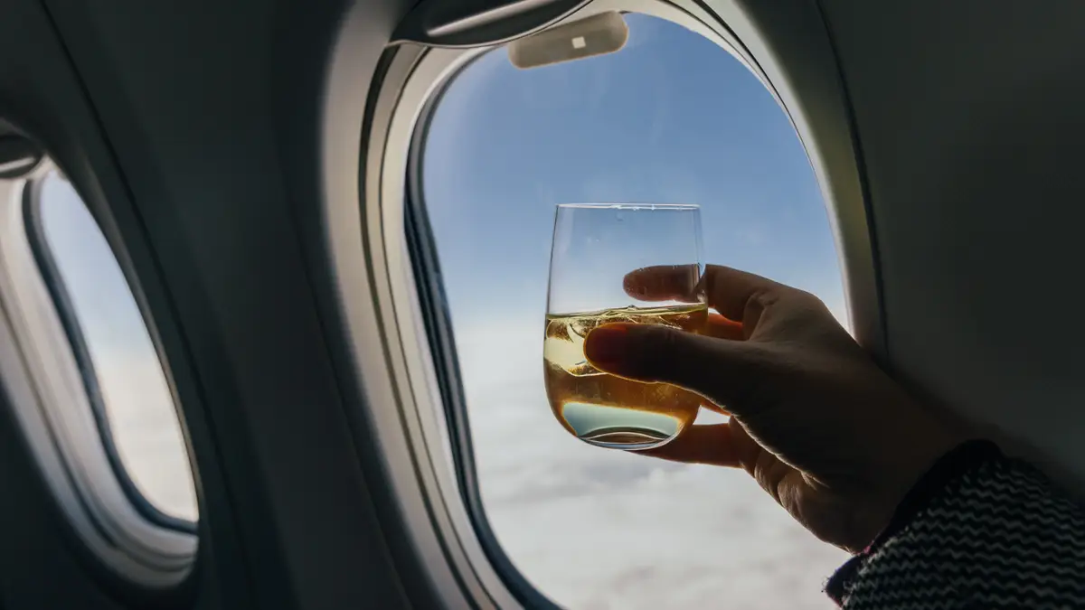ladbible.com - Jess Battison - Airlines could ban drunk passengers for life after Ryanair boss calls for alcohol limits in airports