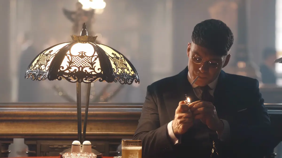 why does tommy rub the cigarette on his lips Cillian Murphy explains why Tommy Shelby always rolls cigarettes on his lips