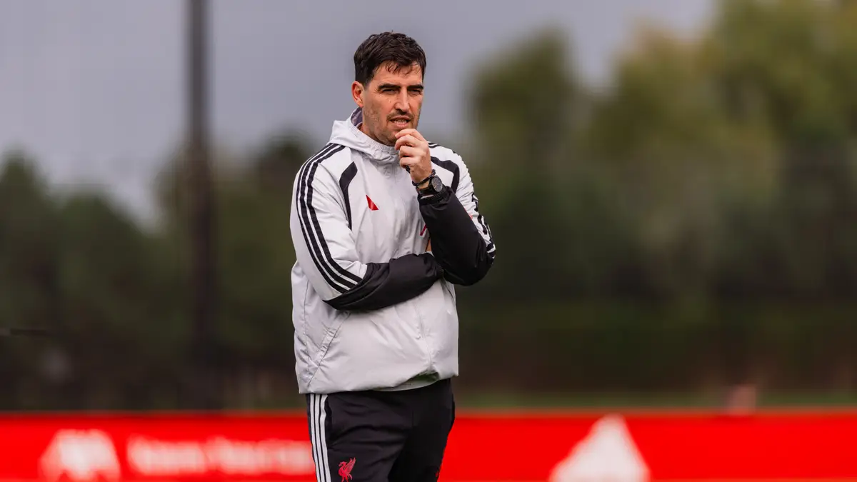 Jamie Carragher szerint a Liverpool új vezetőedzőjének fel kell hergelnie az Anfield közönségét a Manchester City ellen