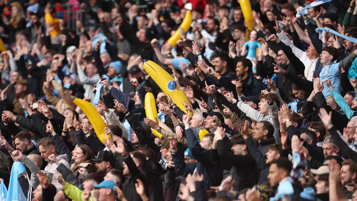 Felfújható banánokkal élesztették újjá régi hagyományukat a Manchester City szurkolói az Anfielden
