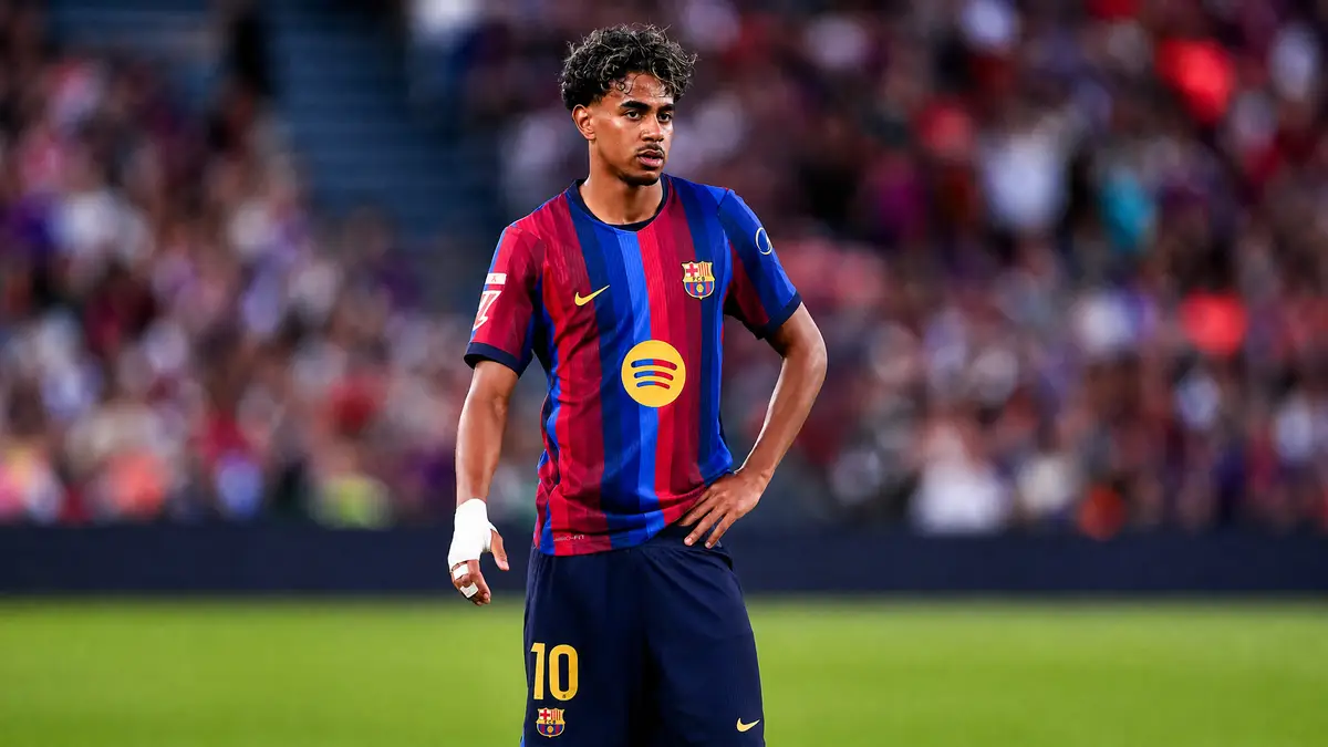 Meghökkentő döntés: Különleges mezcserére kényszerítette az UEFA a Barcelonát a PSG elleni BL-rangadó előtt