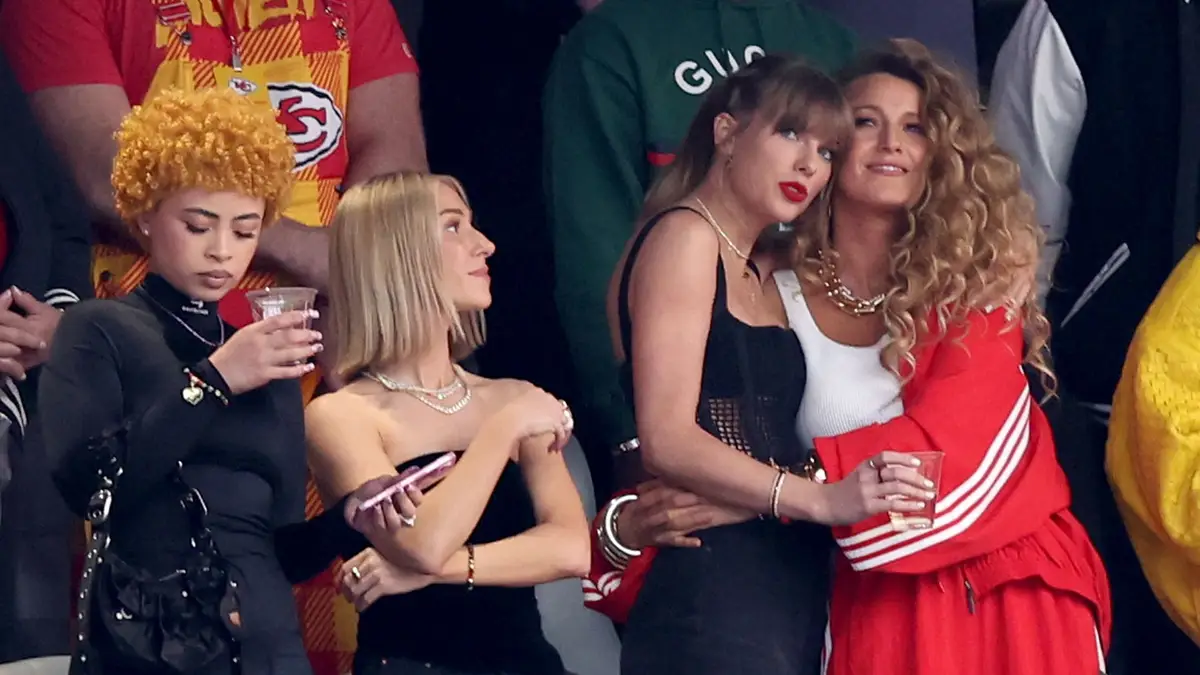 I Need To Know How The Fuck To Dress Like Taylor Swift