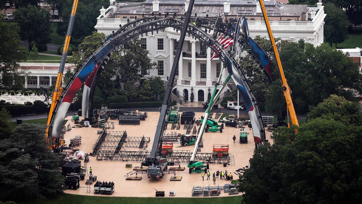 Construction begins on UFC cage on the lawn of the White House
