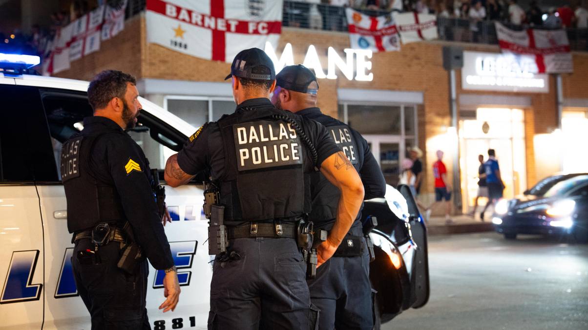 Boss of Dallas pub where England fans drank 5,000 beers denies fans were kicked out after police turned up