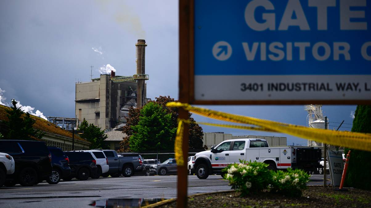 At least one dead and others injured after chemical tank rupture at Washington paper mill